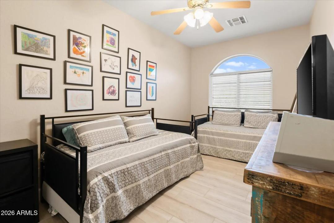 Real Estate Picture 30