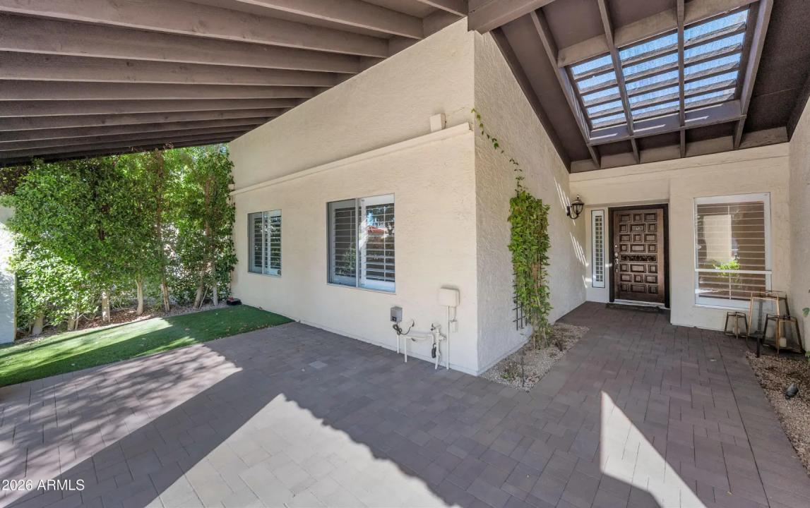 Real Estate Picture 3