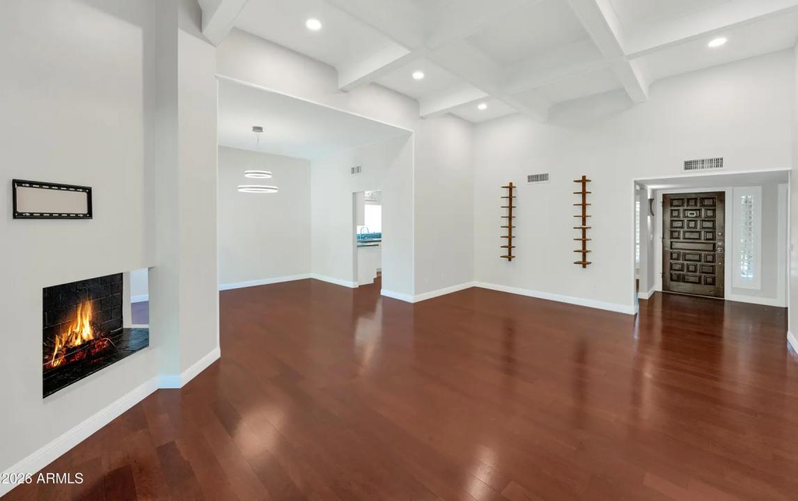 Real Estate Picture 4