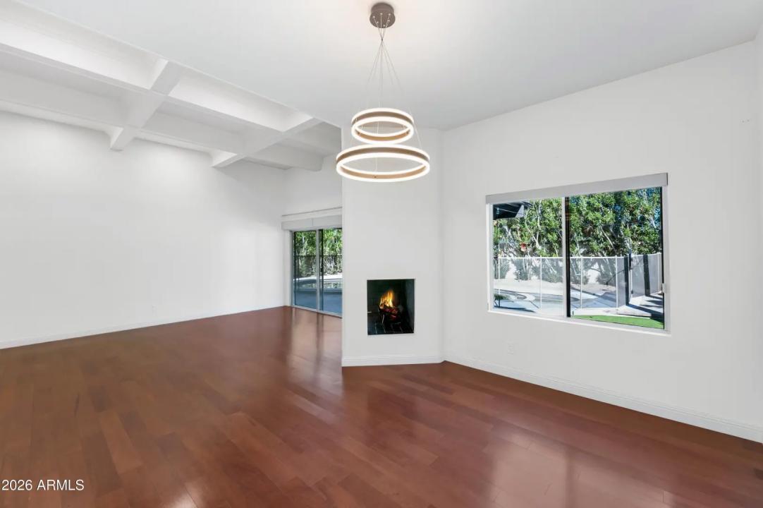 Real Estate Picture 7