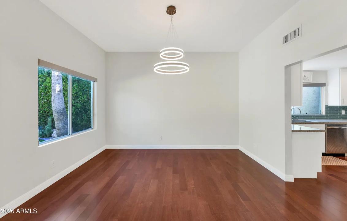 Real Estate Picture 8
