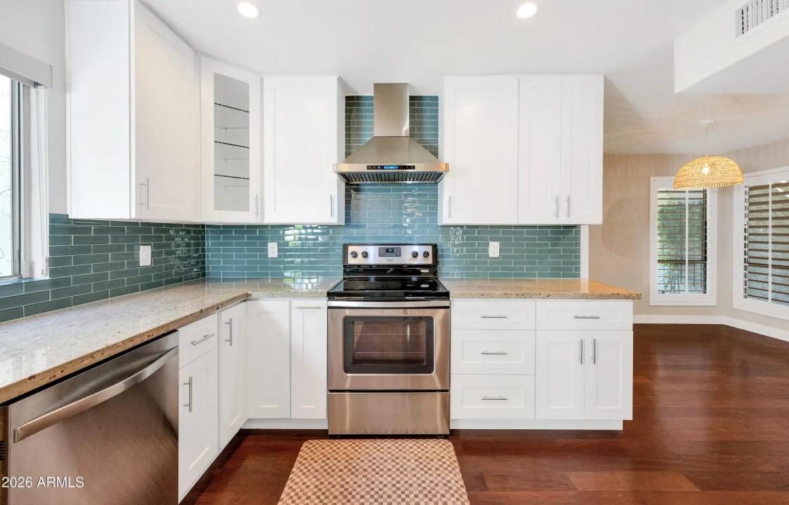 Real Estate Picture 10
