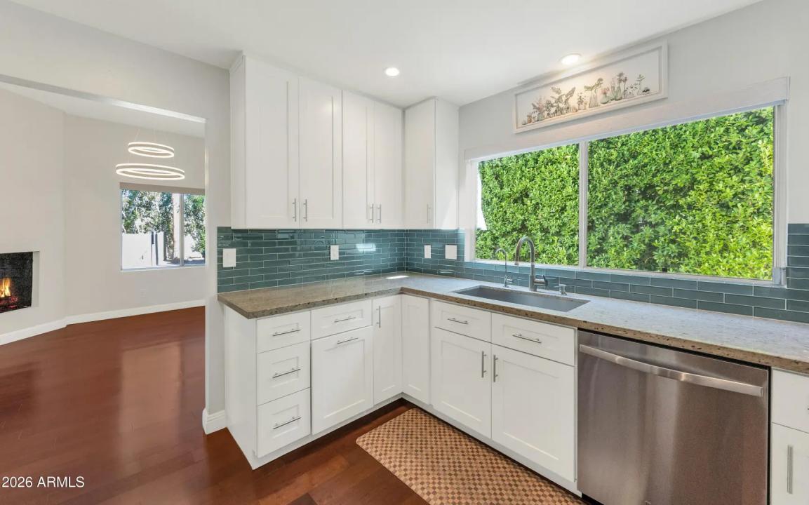 Real Estate Picture 11