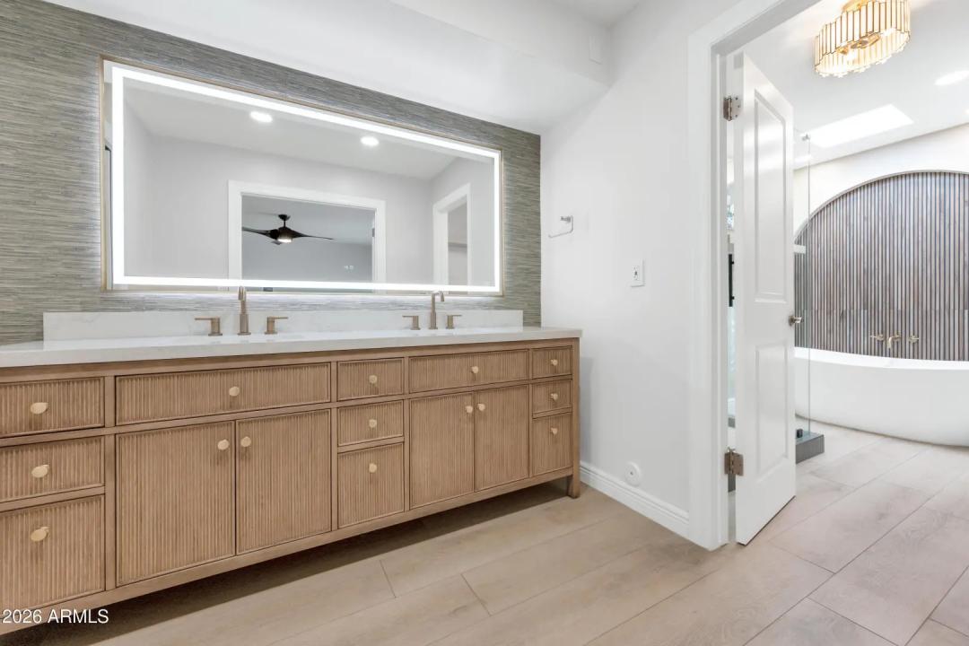 Real Estate Picture 17