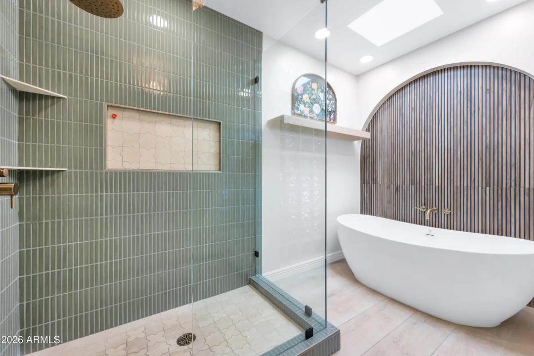 Real Estate Picture 18