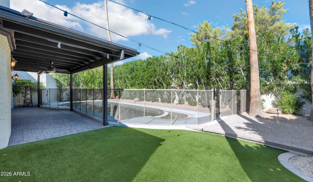 Real Estate Picture 24