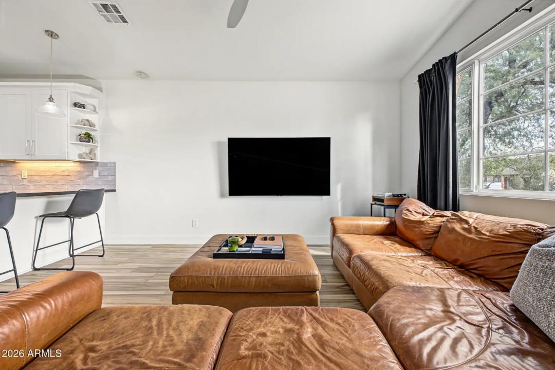 Real Estate Picture 4
