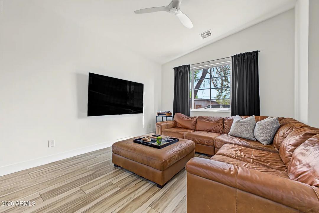 Real Estate Picture 5