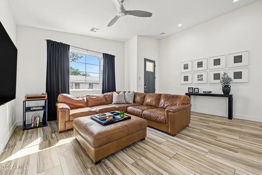 Real Estate Picture 6