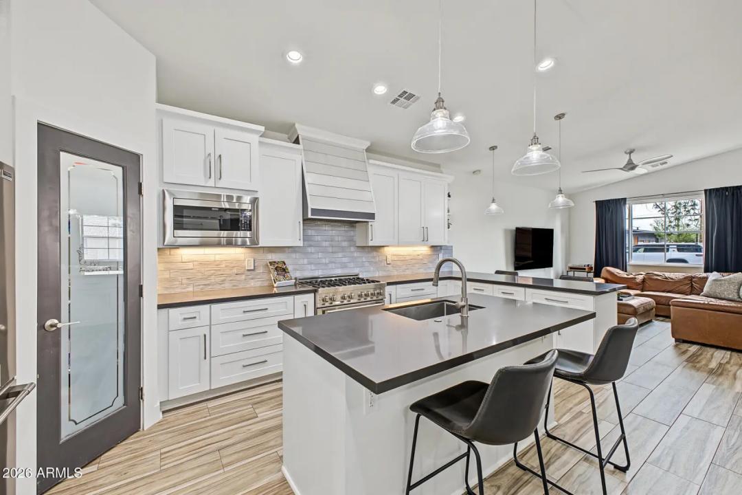 Real Estate Picture 10