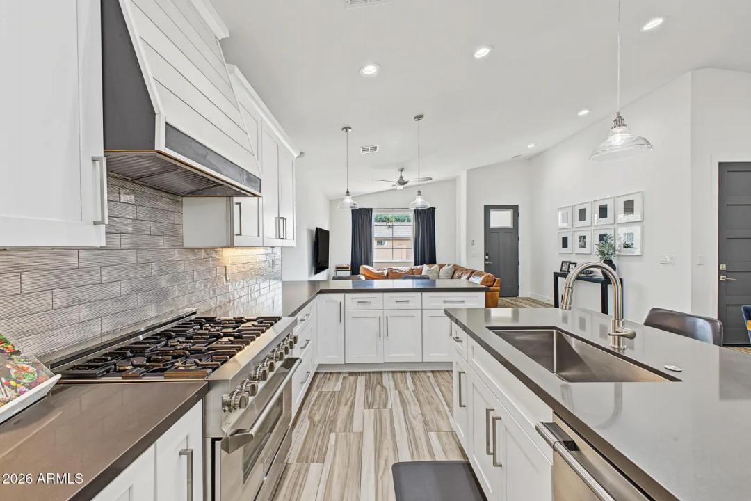Real Estate Picture 11