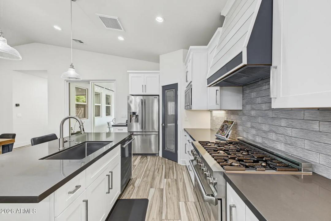 Real Estate Picture 12