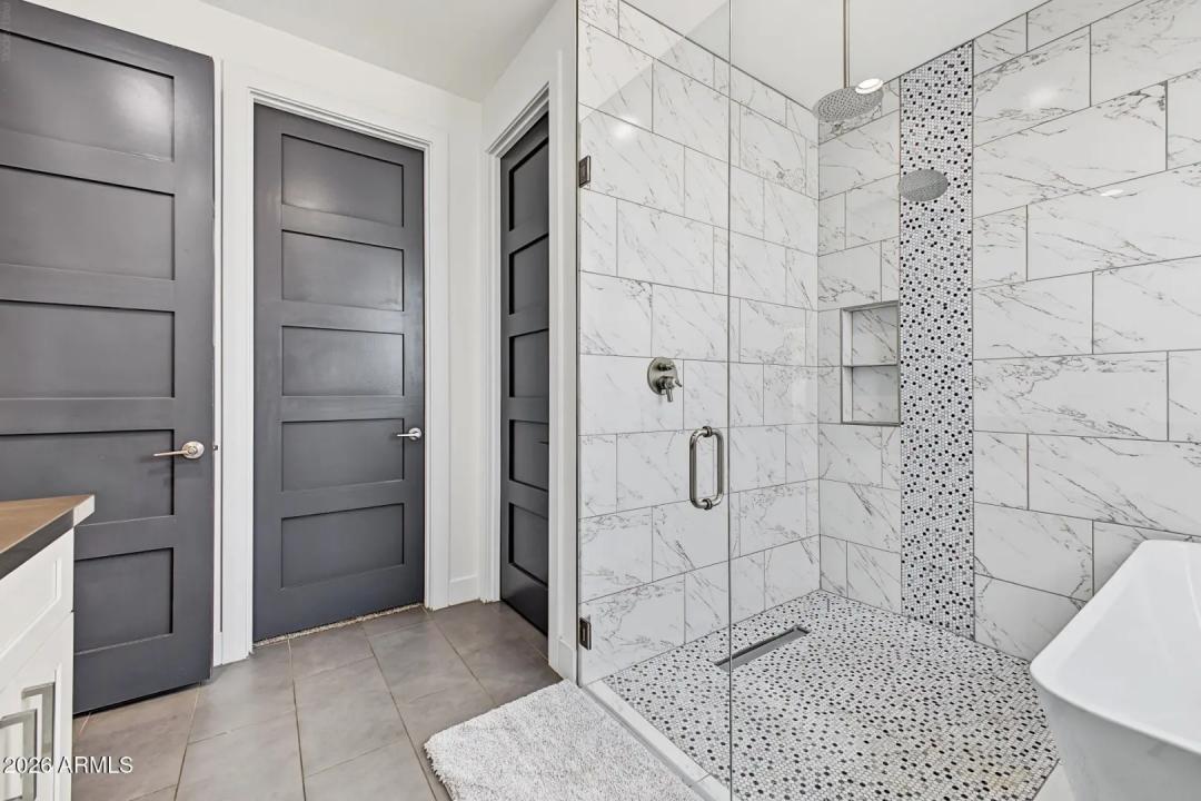 Real Estate Picture 24