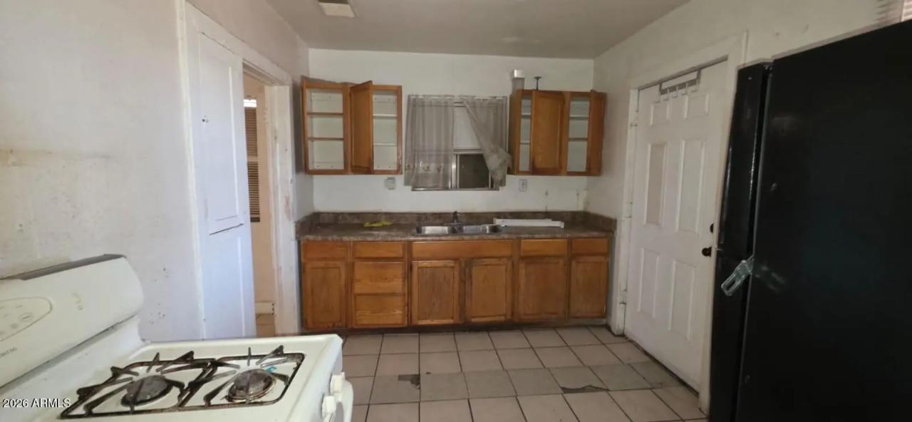Real Estate Picture 4