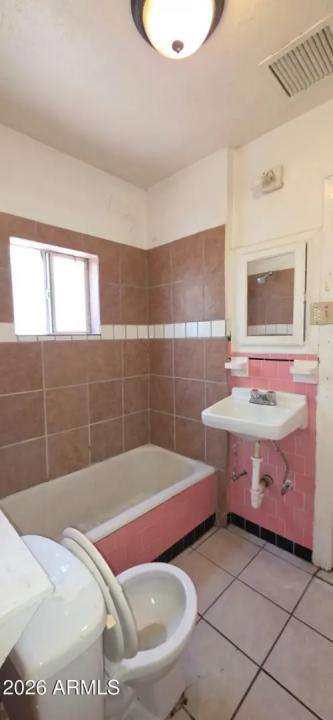 Real Estate Picture 12