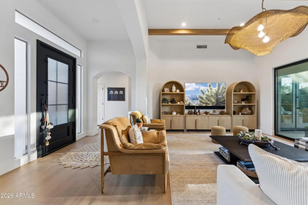 Real Estate Picture 8