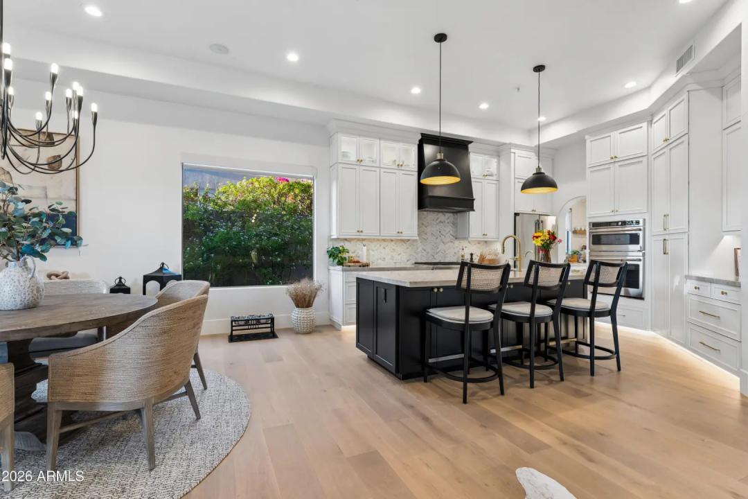 Real Estate Picture 16