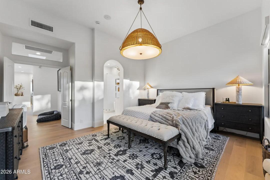 Real Estate Picture 25