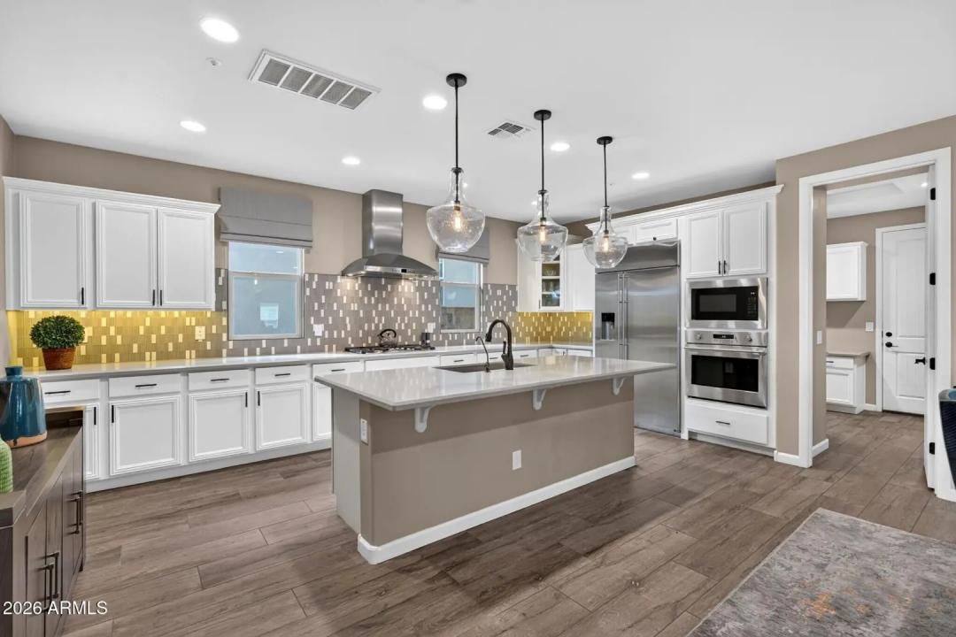Real Estate Picture 7