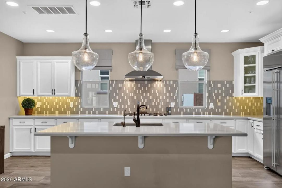 Real Estate Picture 8