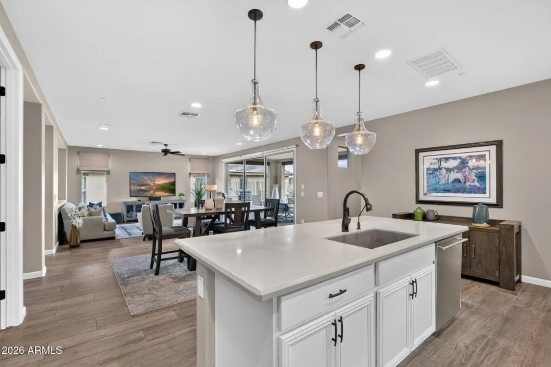 Real Estate Picture 9
