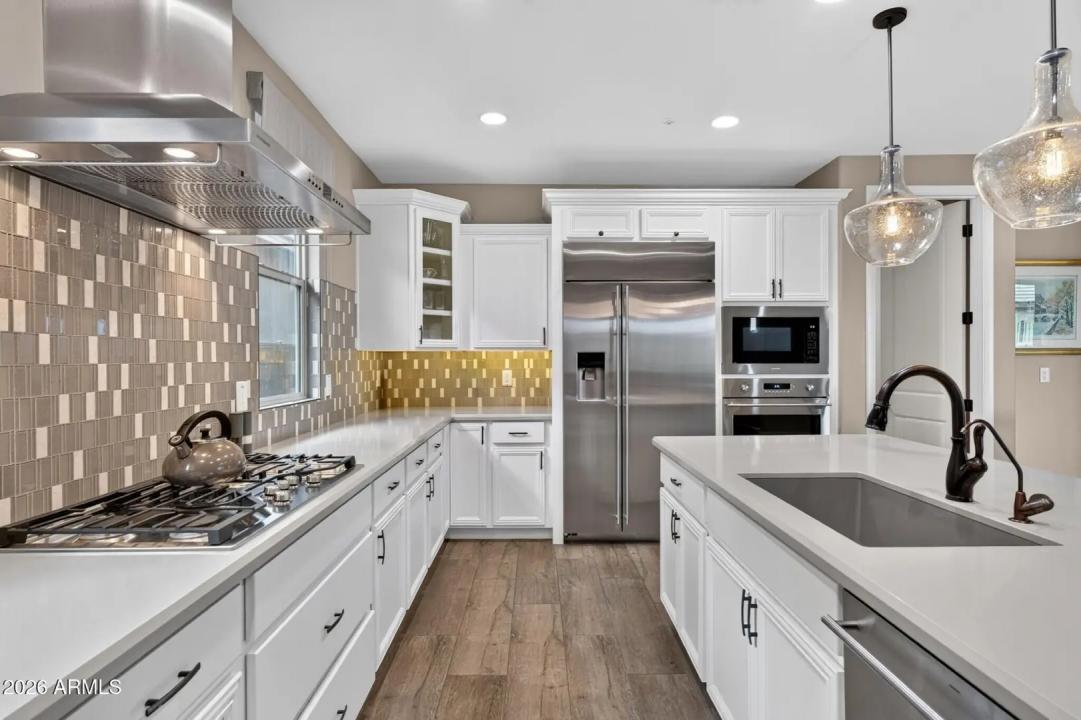 Real Estate Picture 10