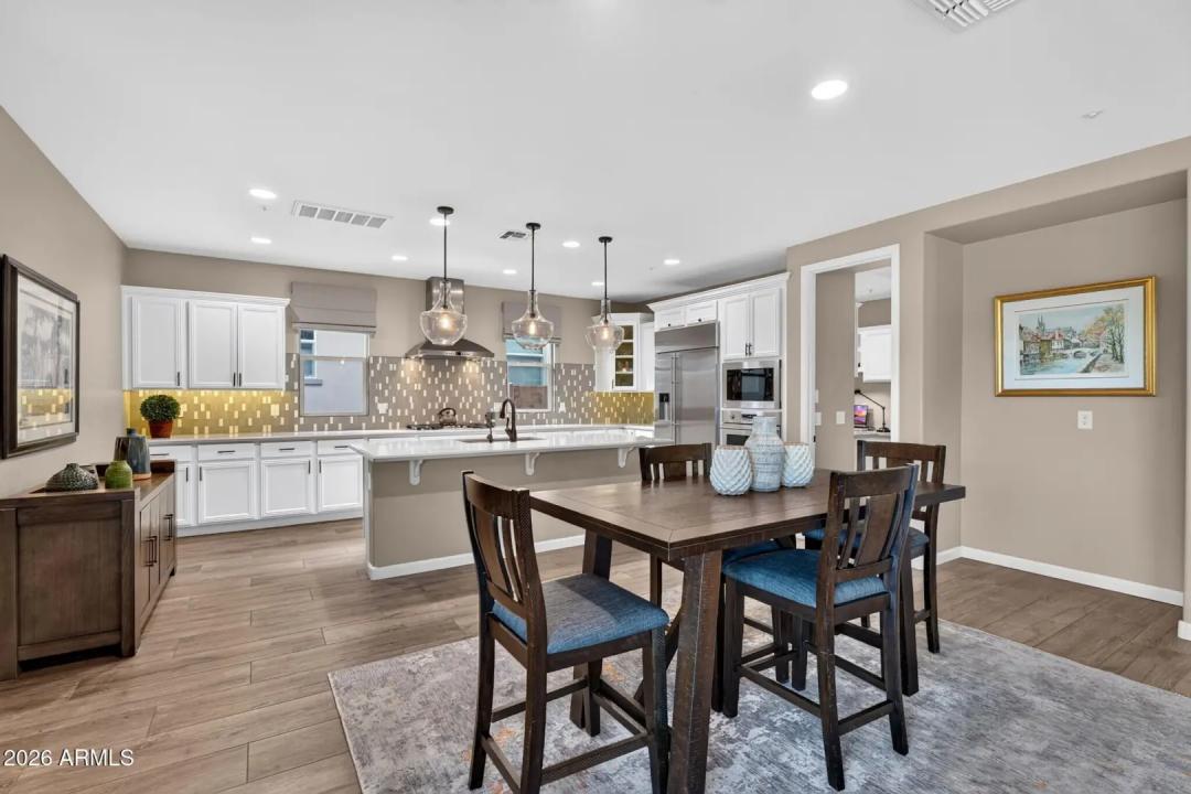 Real Estate Picture 11