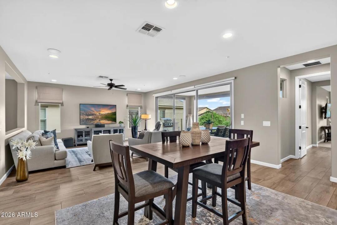 Real Estate Picture 12