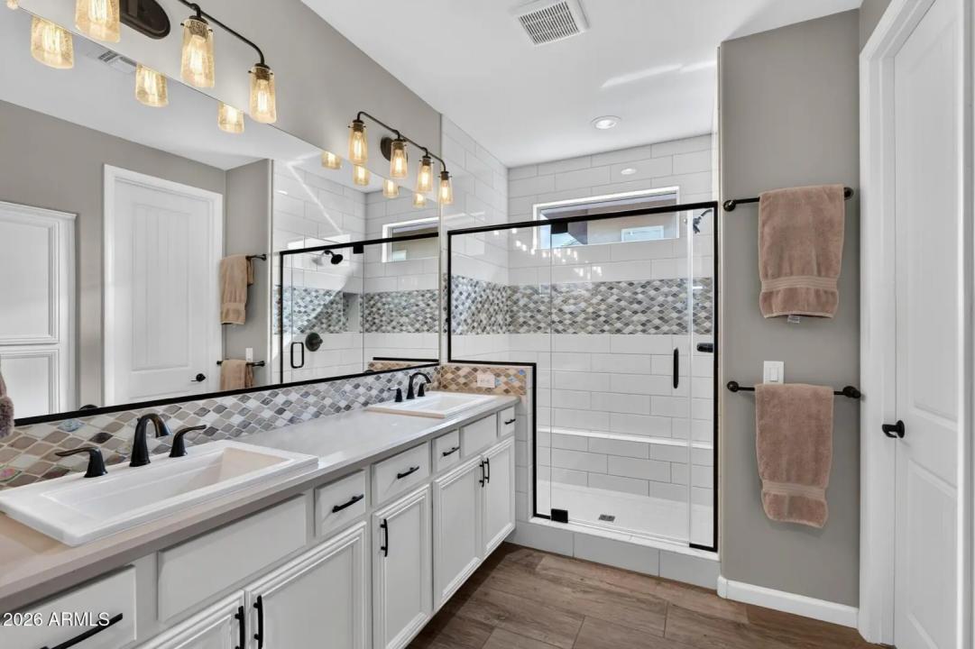 Real Estate Picture 15