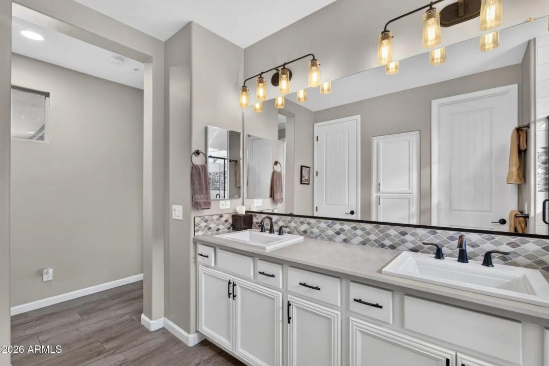 Real Estate Picture 16