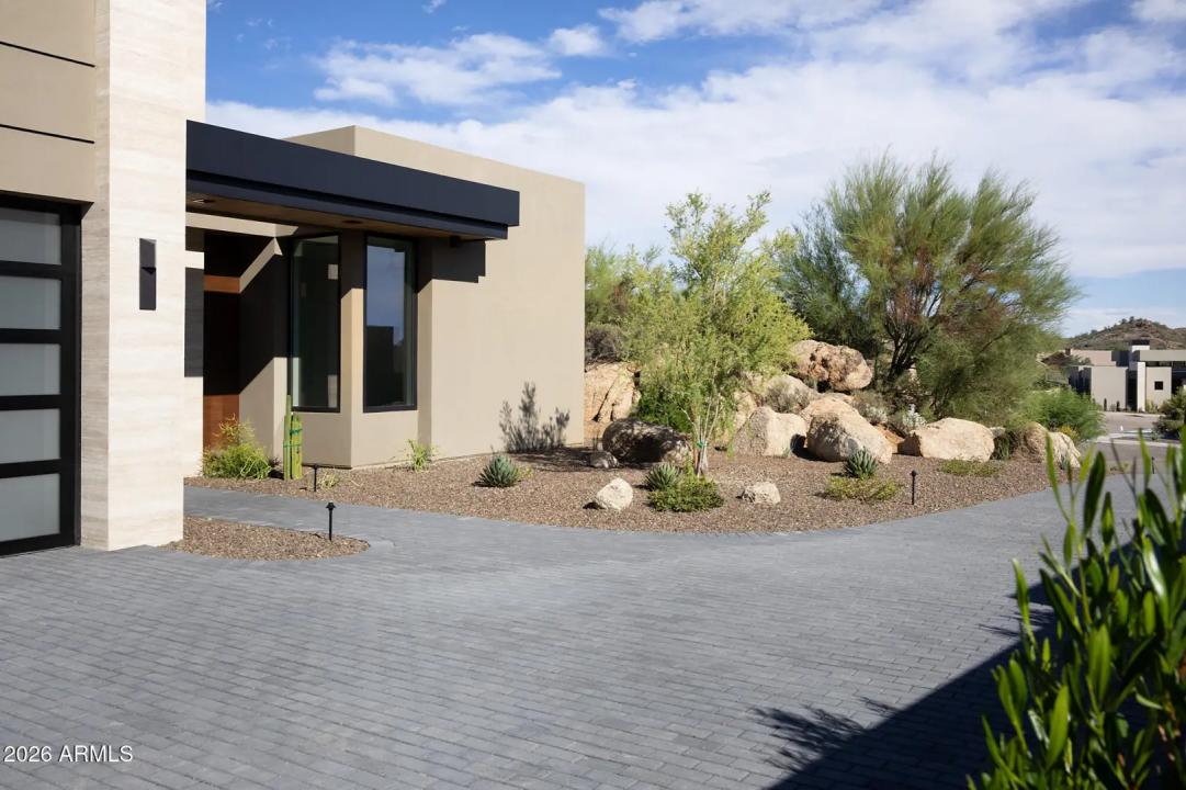 Real Estate Picture 3