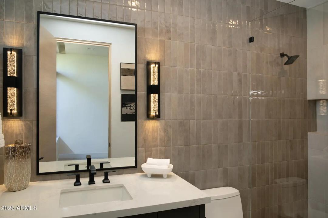 Real Estate Picture 22