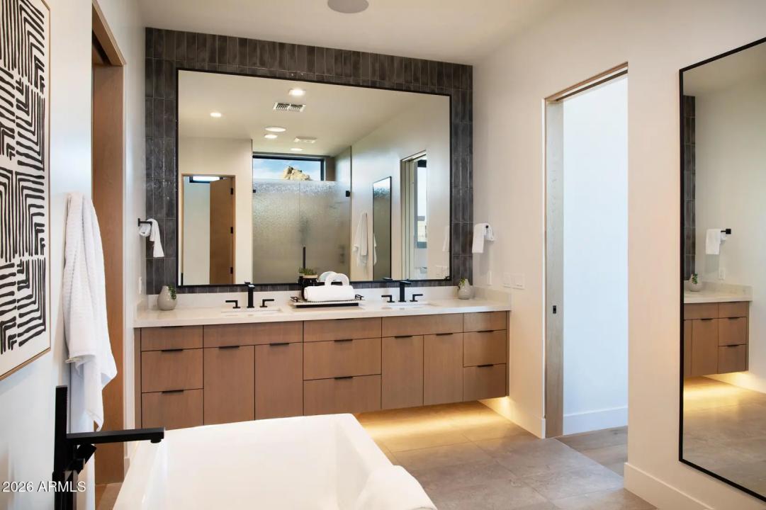 Real Estate Picture 14