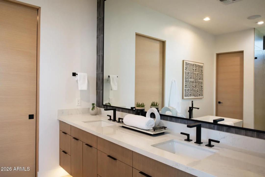 Real Estate Picture 16
