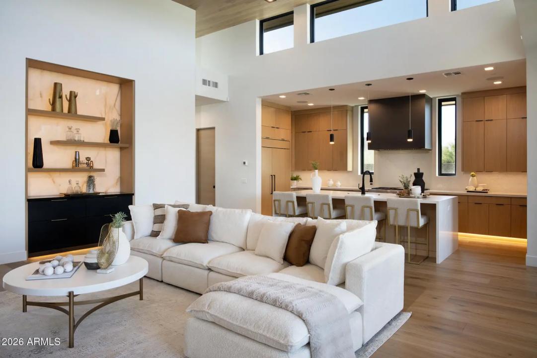 Real Estate Picture 8