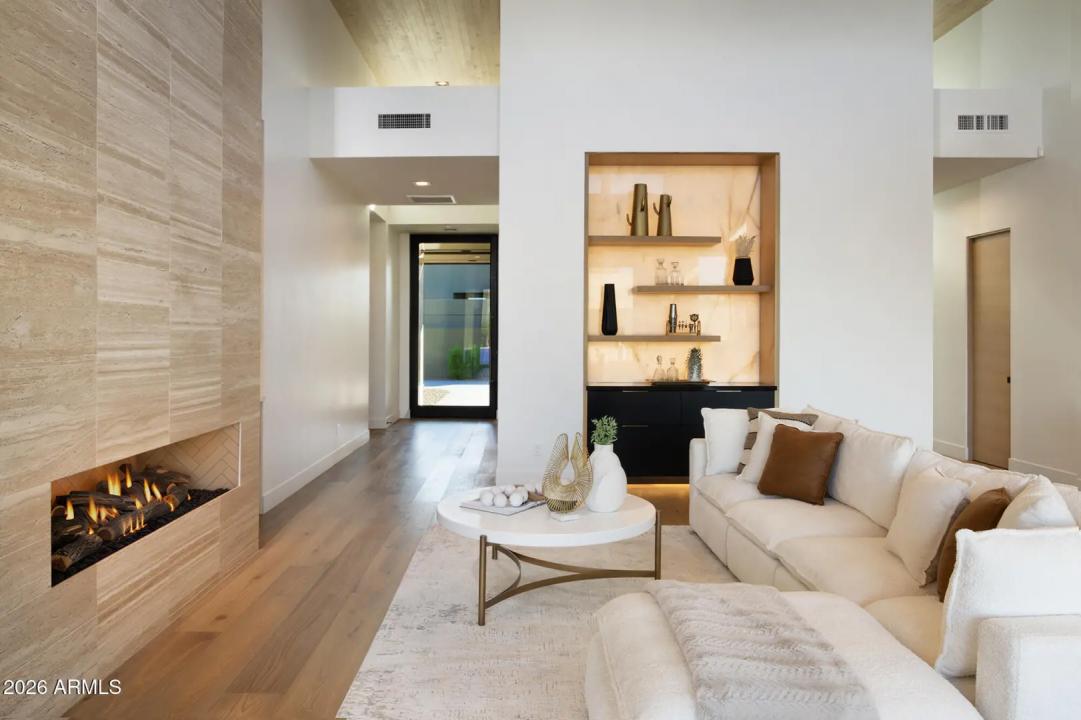 Real Estate Picture 4