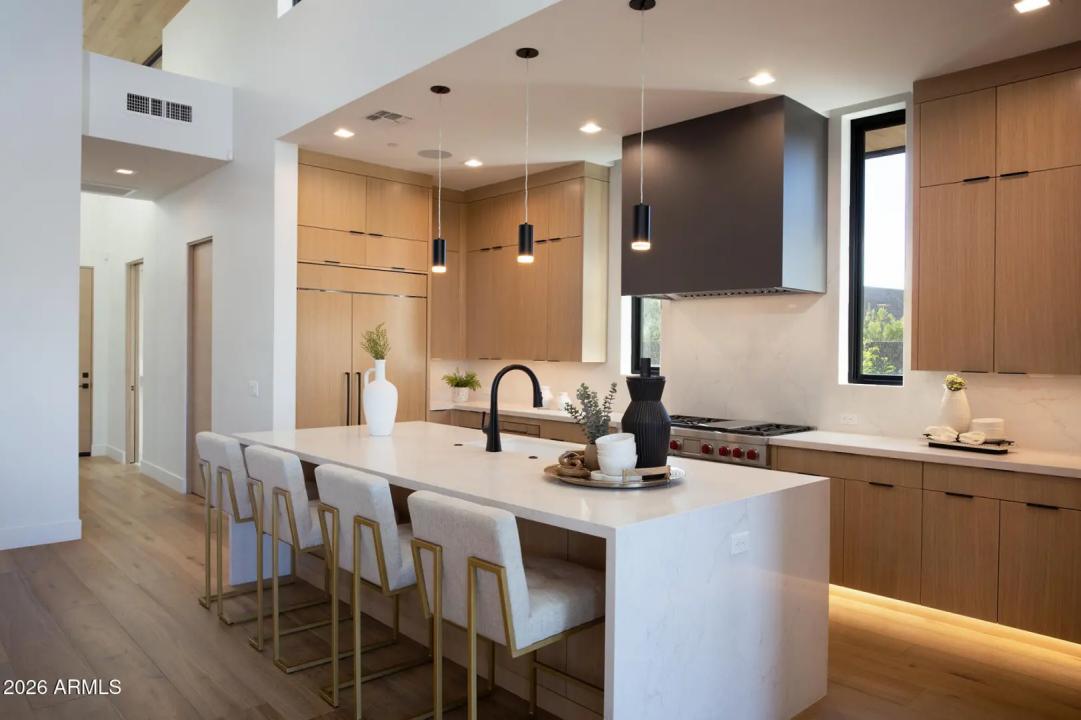 Real Estate Picture 9