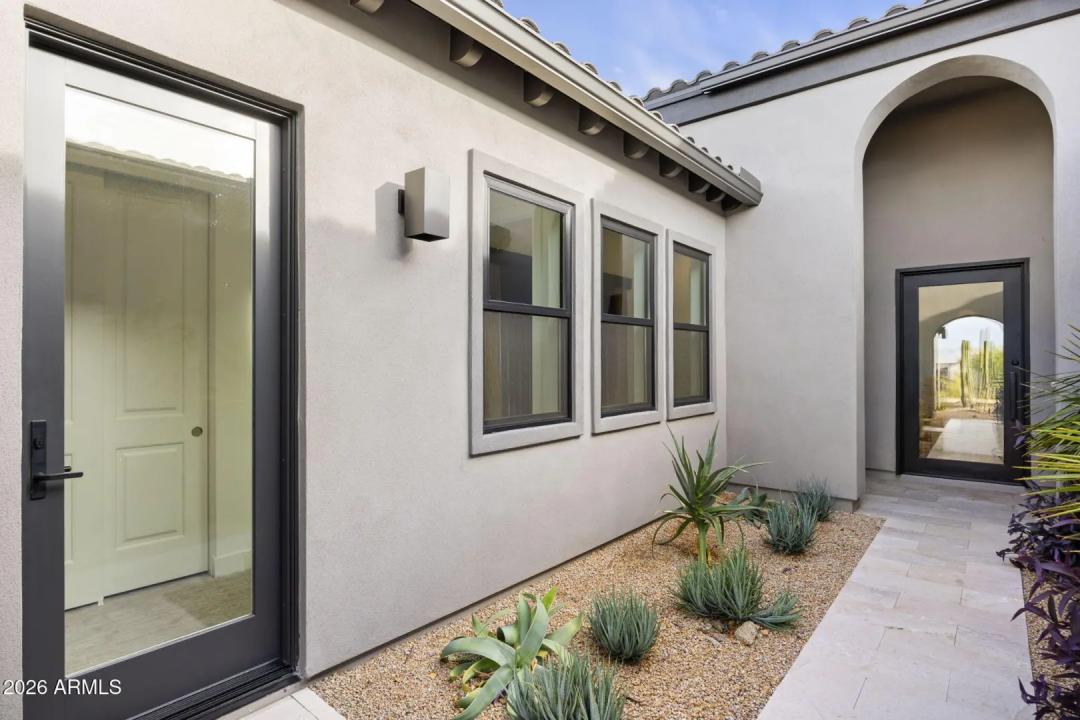 Real Estate Picture 4