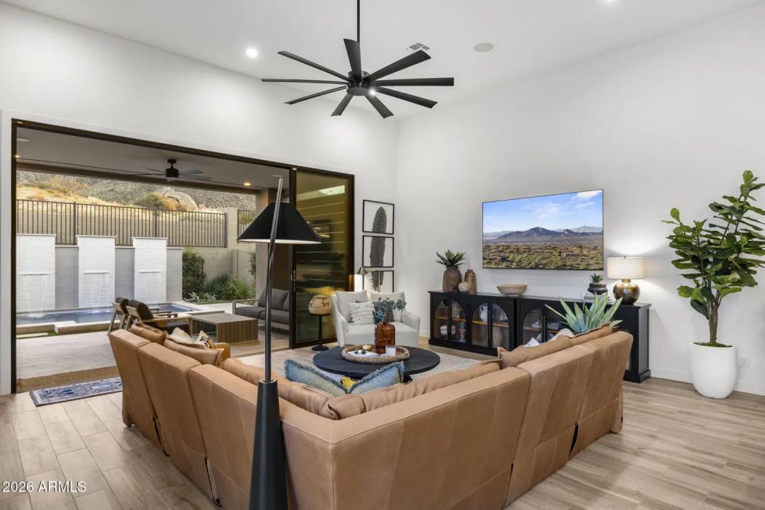 Real Estate Picture 7