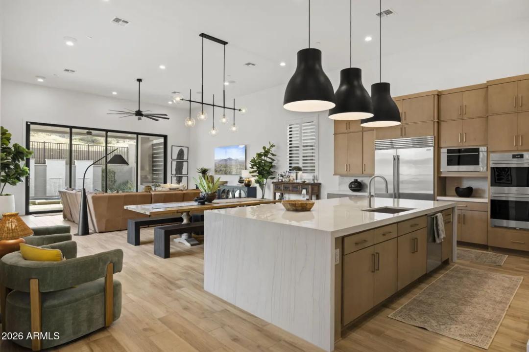 Real Estate Picture 10