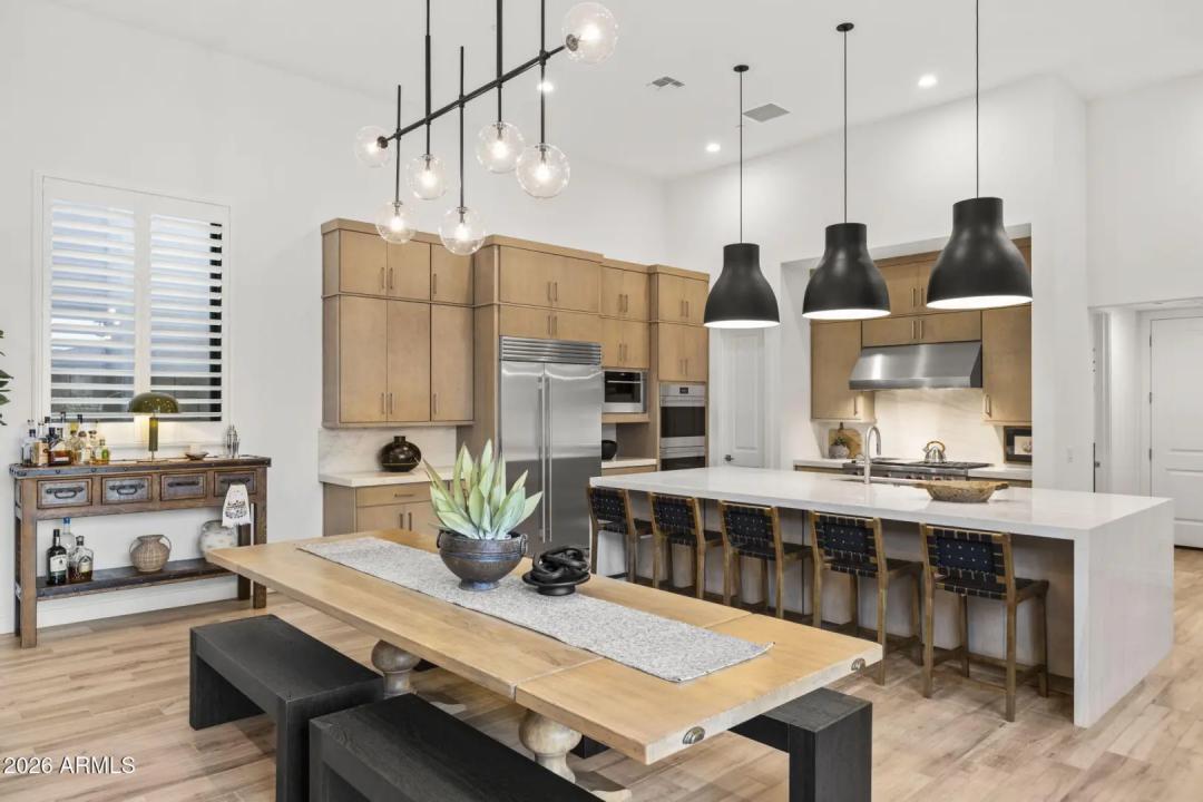 Real Estate Picture 11