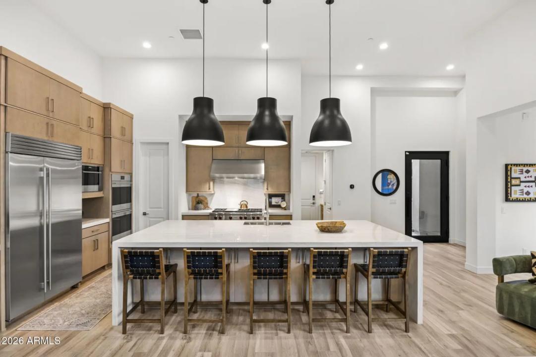 Real Estate Picture 16
