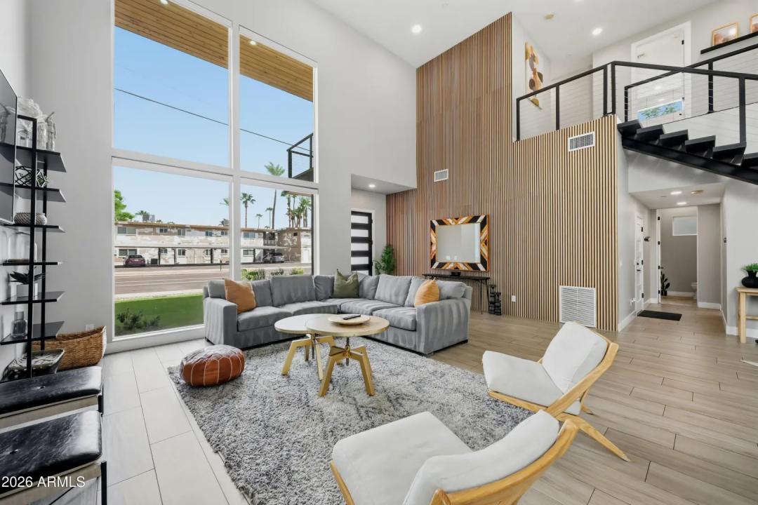 Real Estate Picture 6