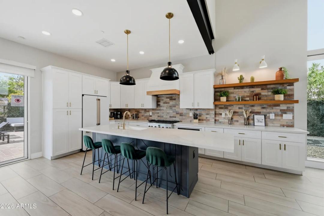 Real Estate Picture 8