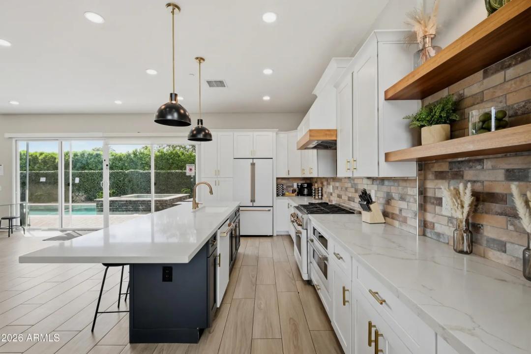Real Estate Picture 4