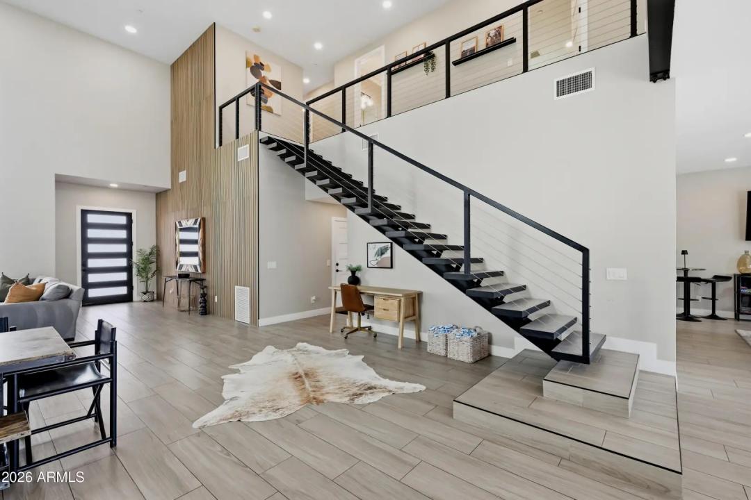 Real Estate Picture 3