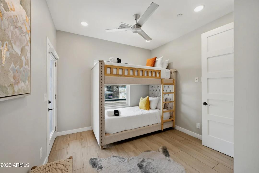 Real Estate Picture 22