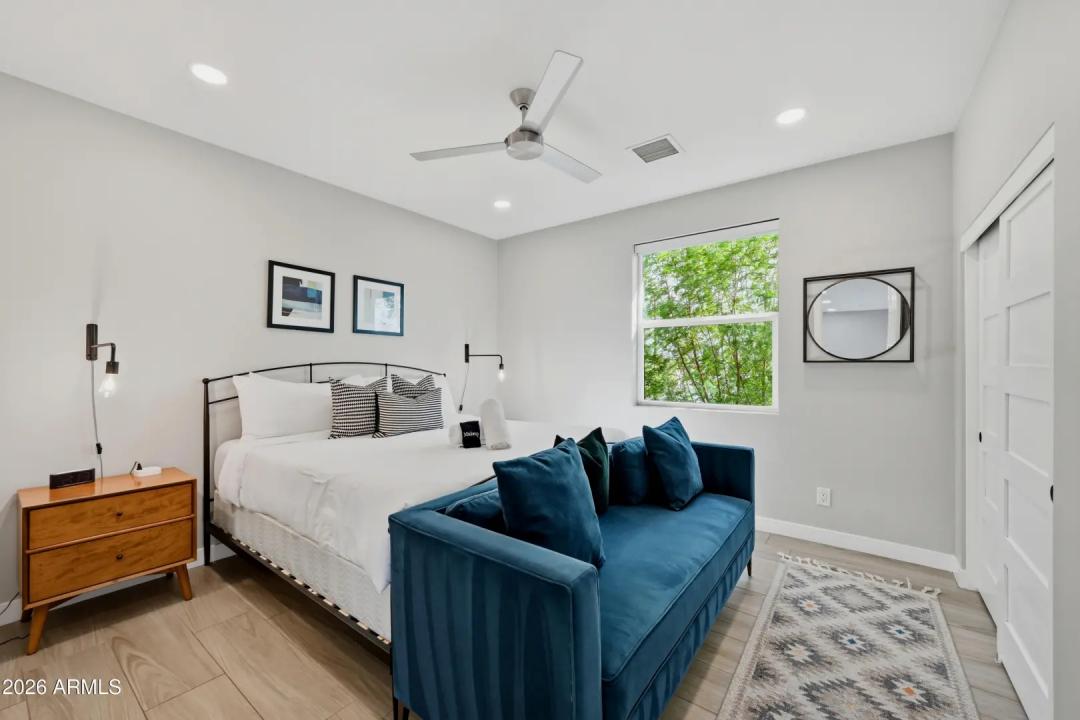 Real Estate Picture 18
