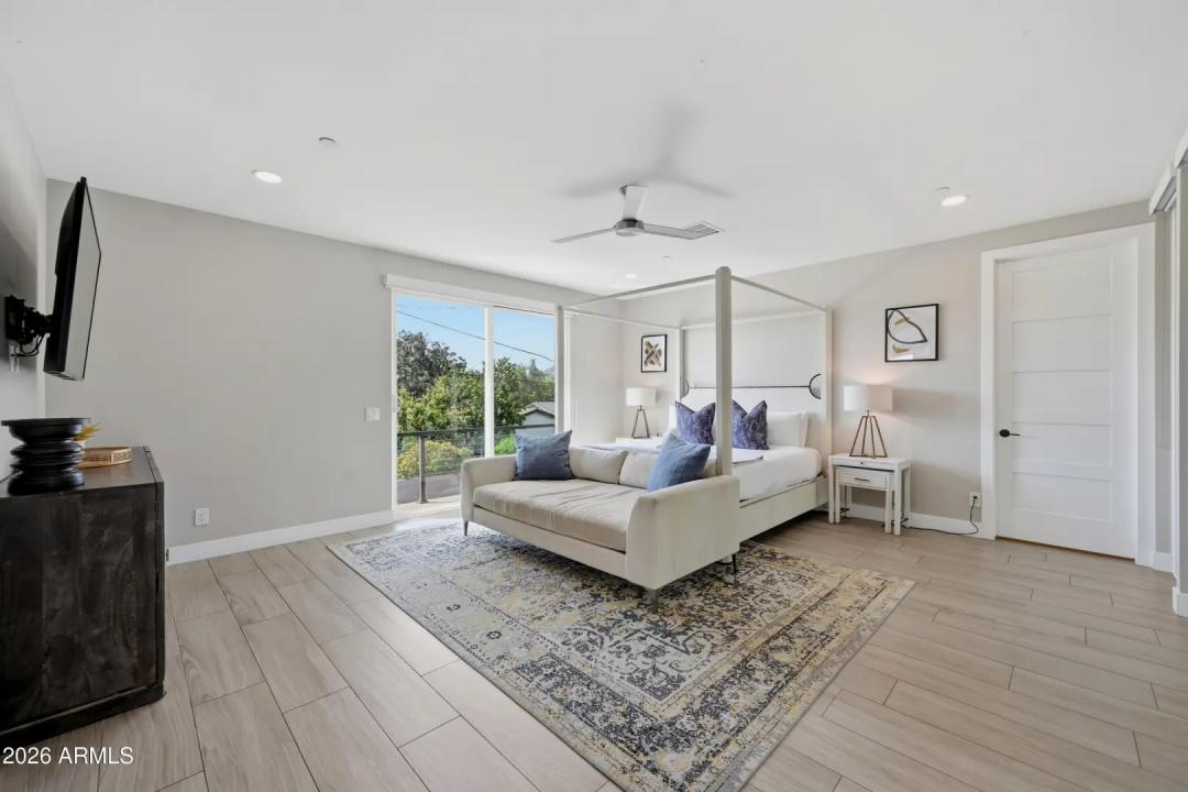 Real Estate Picture 12