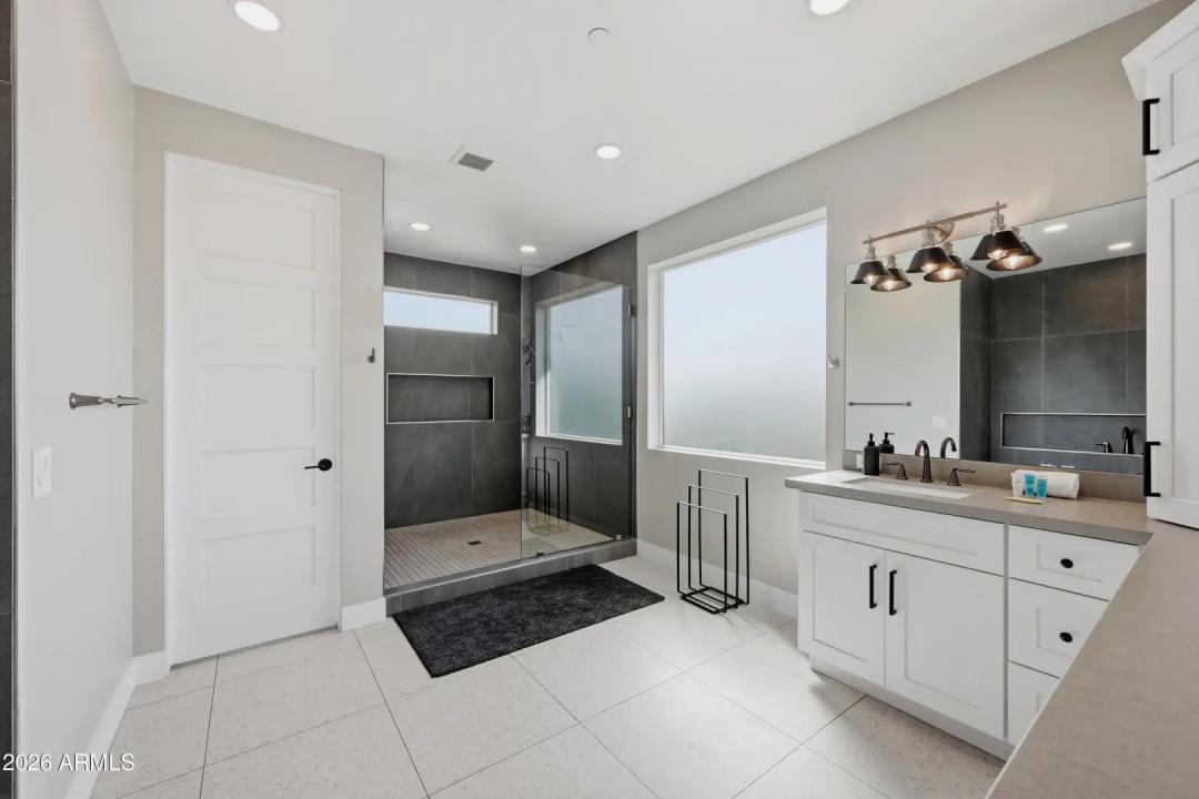 Real Estate Picture 15